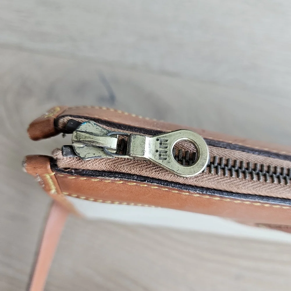 Dooney & Bourke Leather Crossbody Bag EUC - Picture 8 of 16